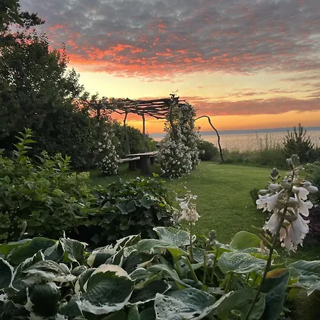Art And Panoramic View At Trelde Naes Vakantiehuis